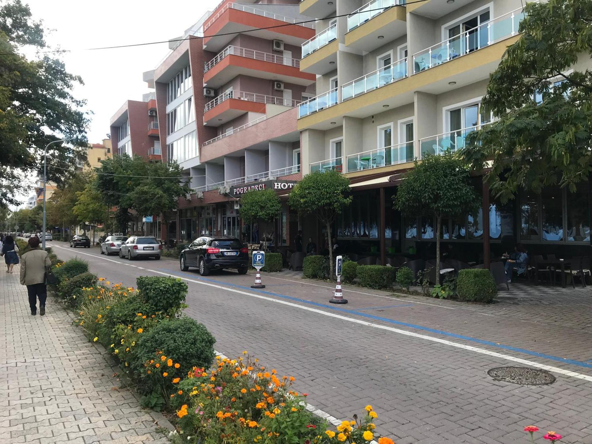 Cozy Lake Front Flat Bequeme Wohnung An Der See 포그라데츠 외부 사진